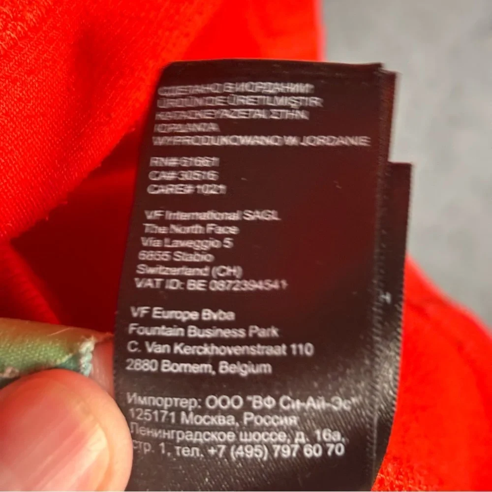 The North Face Red Quarter-Zip Micro Fleece Pullover – Men’s Large
